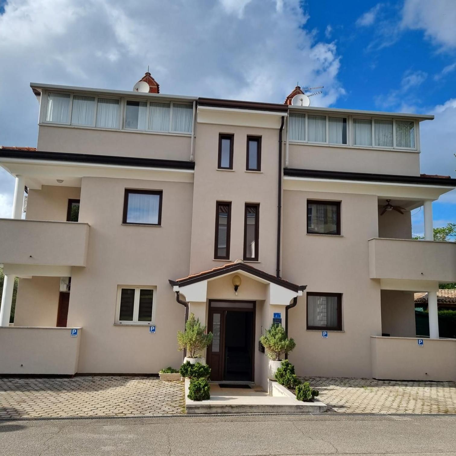 Apartments Krizine อูมัค ภายนอก รูปภาพ